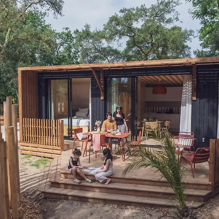 Bonjour Sauvage Parque de Campismo 4*
