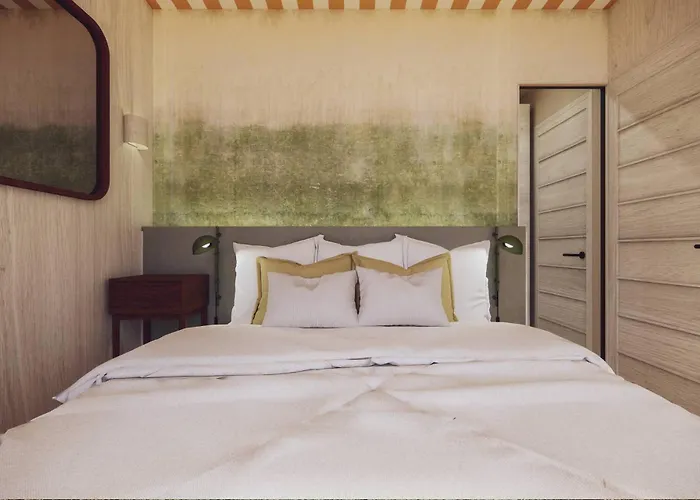 Bonjour Sauvage 4* סניוס